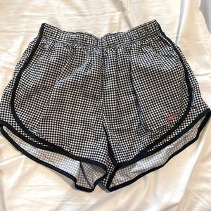 NWOT Large Nike houndstooth Tempo shorts
